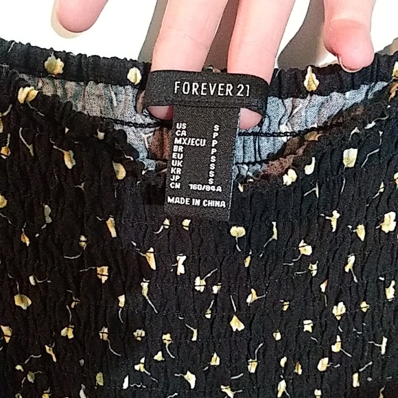 Cute yellow flowered dress - Picture 2 of 2